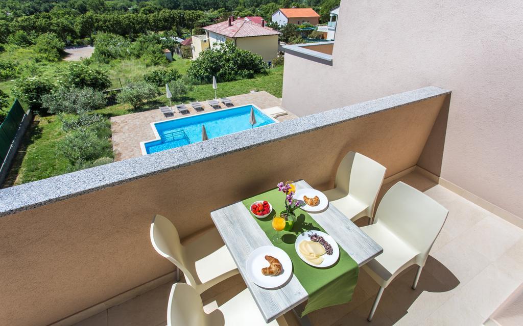 Apartments Viktorija Baška Eksteriør bilde